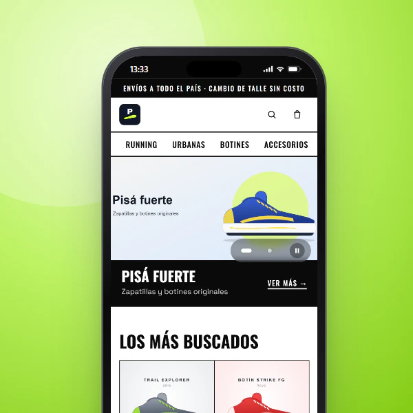 Celular con la tienda online de una zapatería con zapatillas y botines